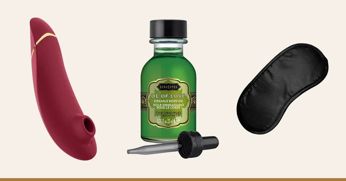 Womanizer Premium 2, Kama Sutra Oil of Love and a satin blindfold.