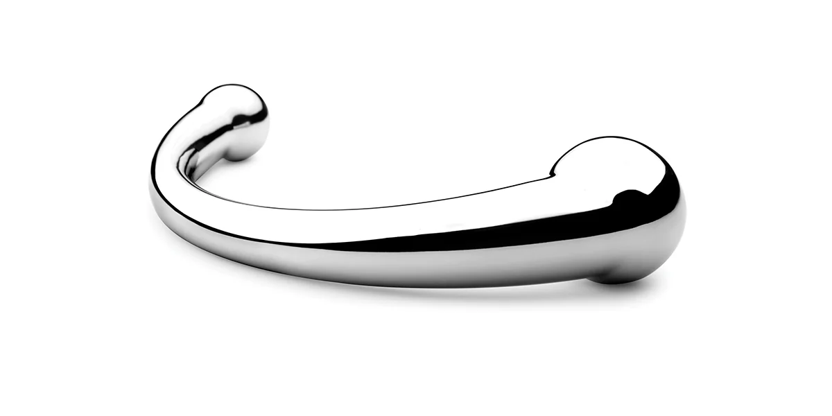 Official njoy Pure Wand product photo. Stainless S-curve on a wide studio background.